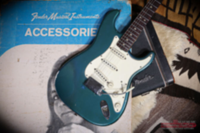 1965 Fender Stratocaster "Ocean Turquoise Metallic"