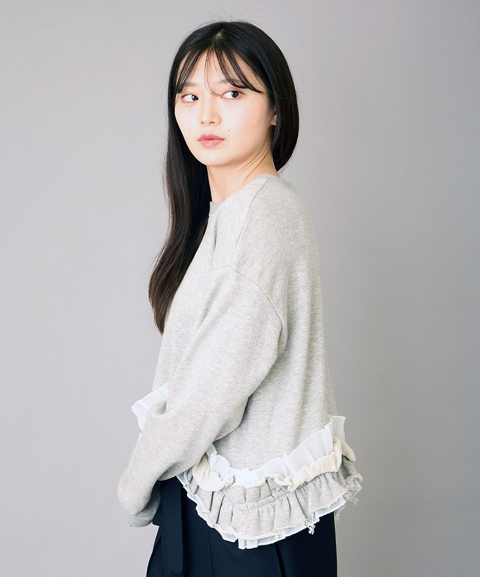 サムネイル： Frill design sweatshirt(製品)