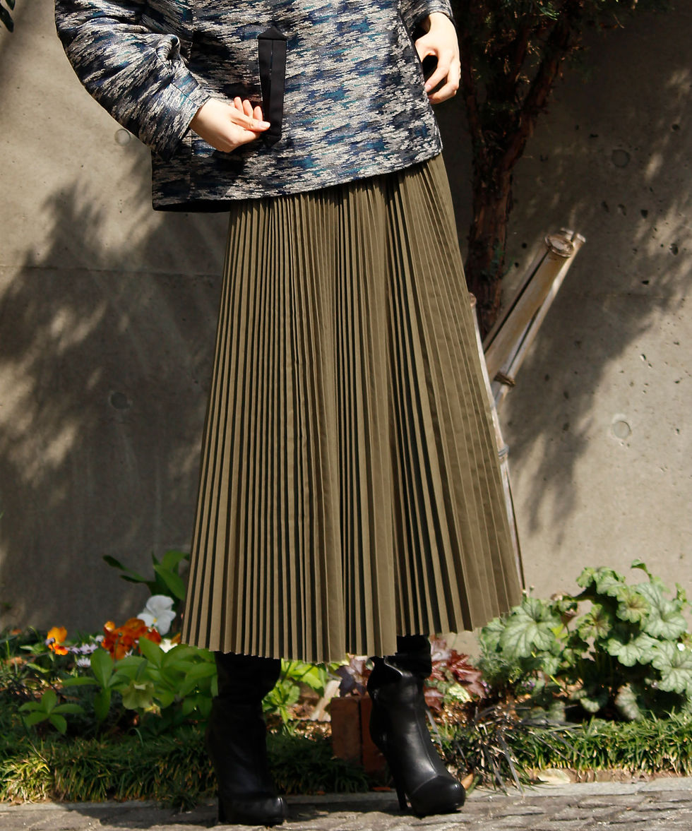 サムネイル： Pleated flared skirt