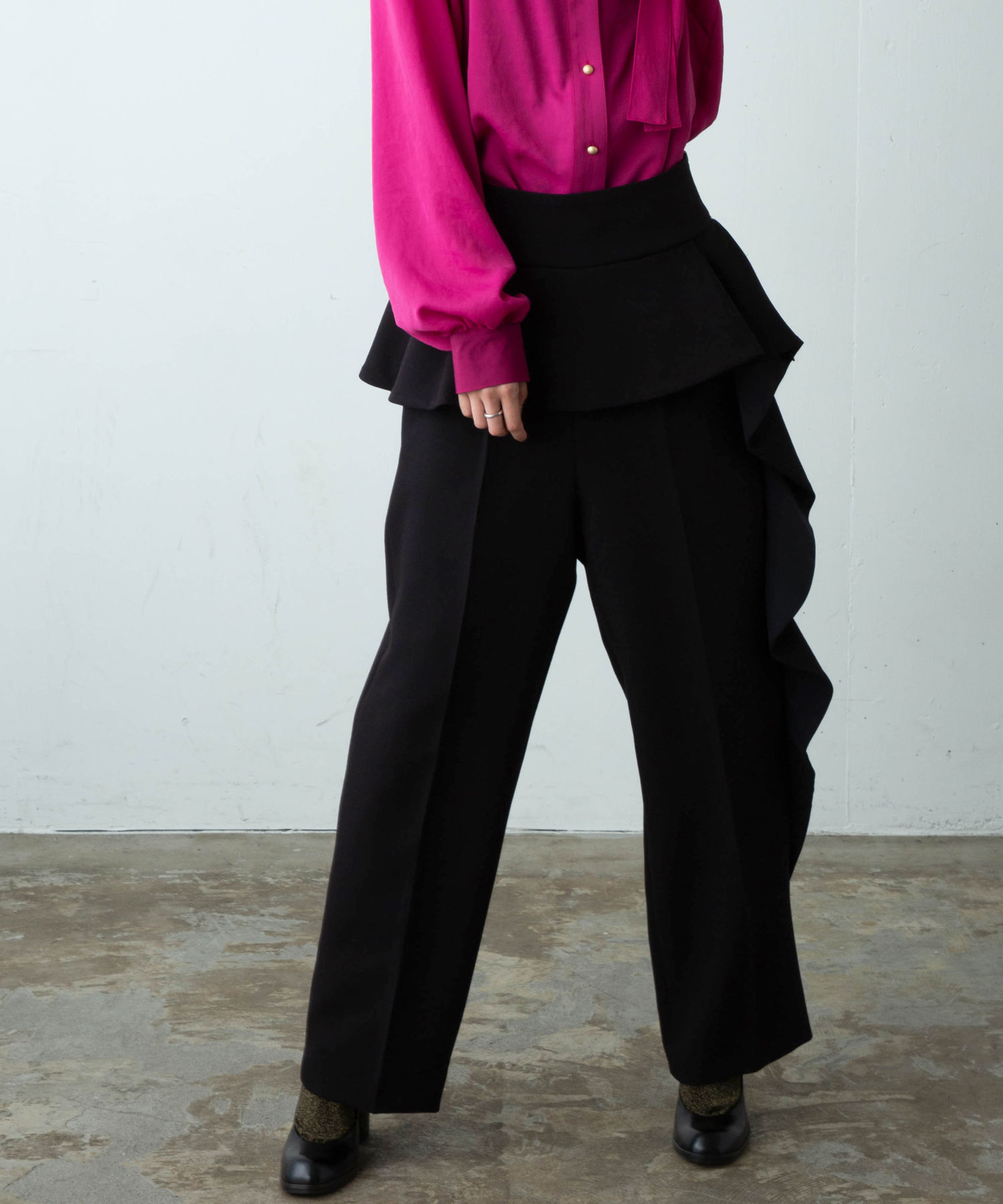 Raffle design straight pants