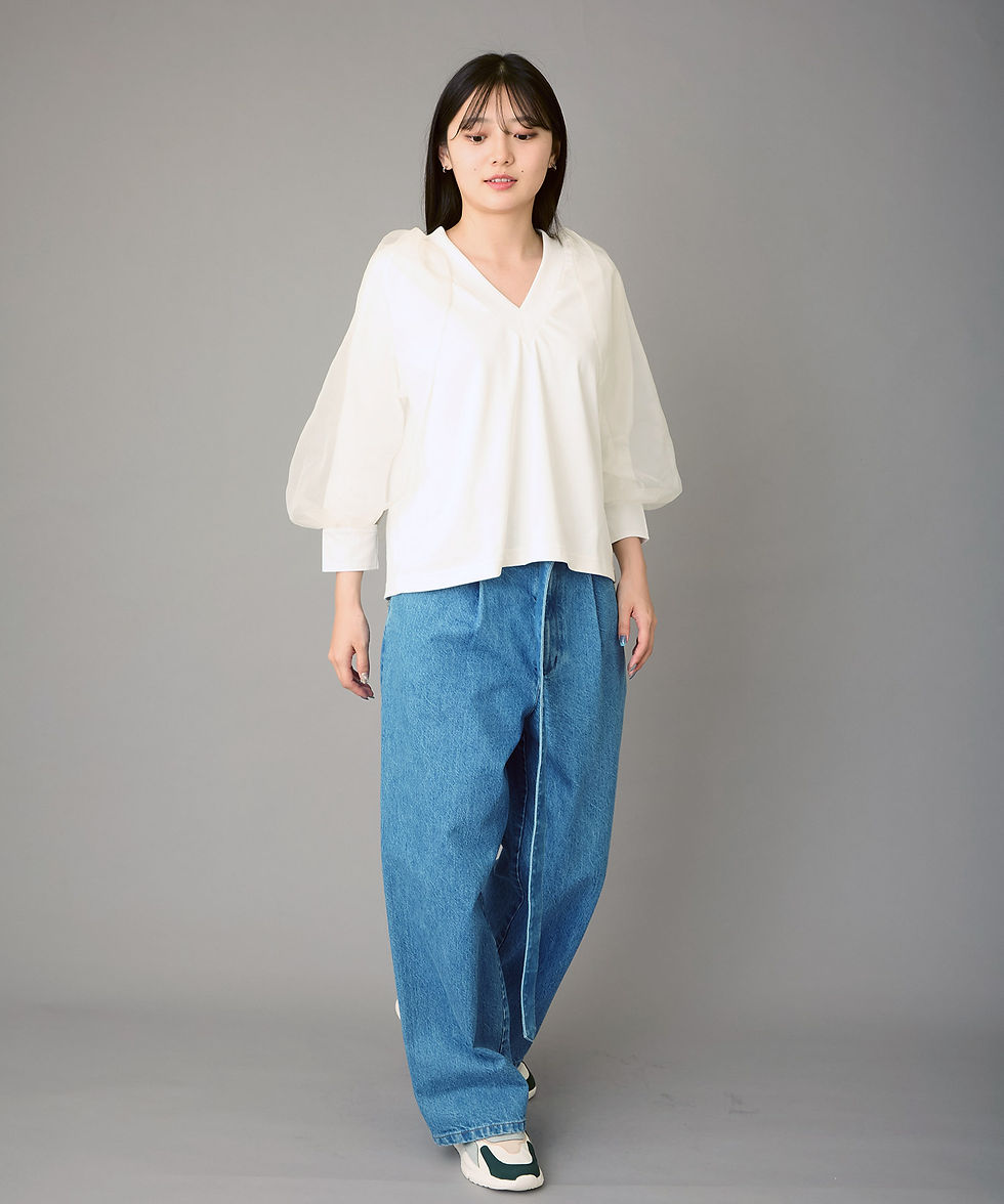 サムネイル： V-neck design Tee(製品)