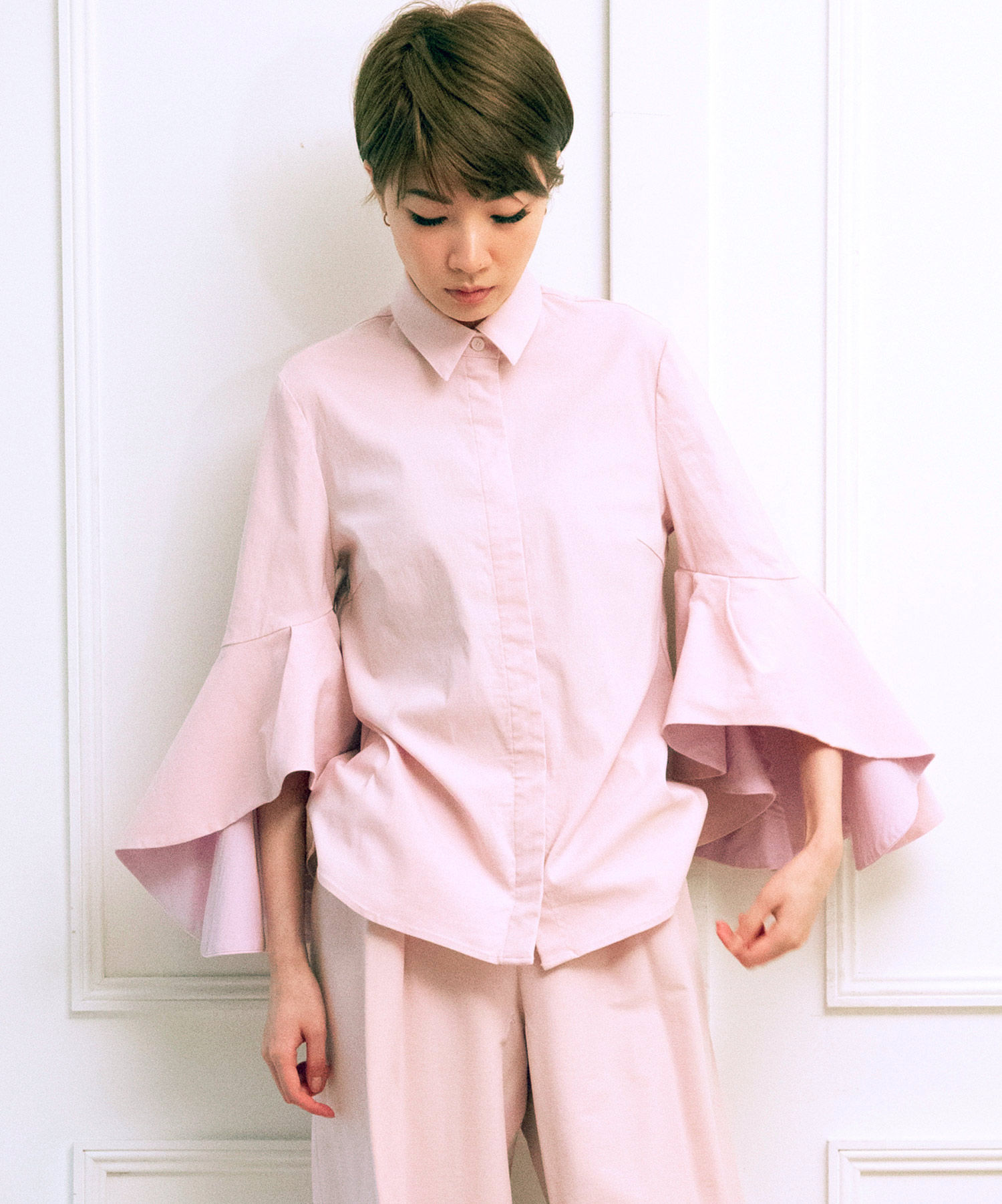 Volume frill sleeve shirt blouse