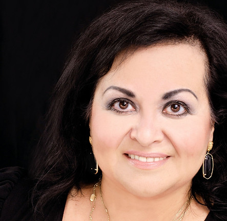 HS Julie Charros_editado_editado.jpg