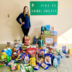 2020 Rogers Scholar Tiffany Copley donates pet food to Pike County Animal Shelter