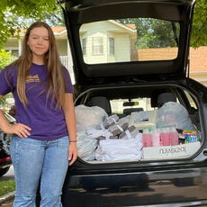 2022 Rogers Scholar Isabel Hensley donates items to domestic violence victims