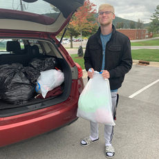 2021 Rogers Scholar Wes Cares organizes clothing drive for Wayne students