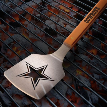 Grilling spatula with sports theme
