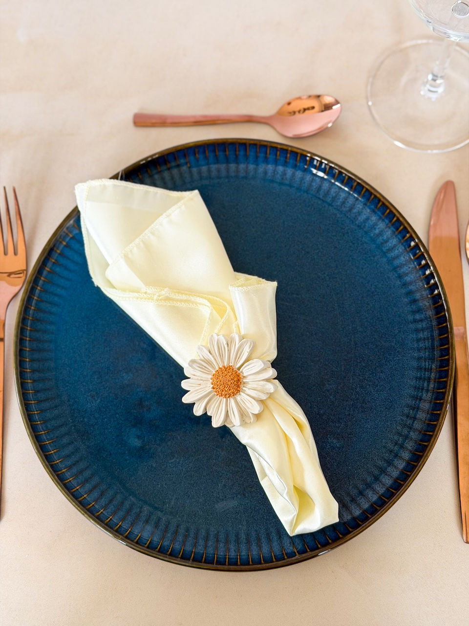 Thumbnail: Bloom & Dine - Meadow daisy servetringen set