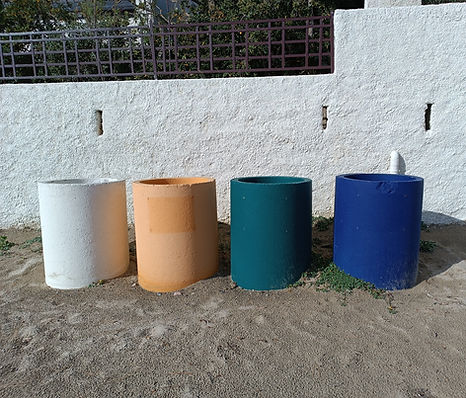 Vier Säulen, weiss, gelb. thiel, blau