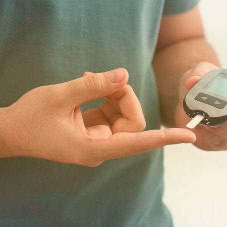 Monitorar glicose com frequência reduz infartos e outras ameaças ao coração