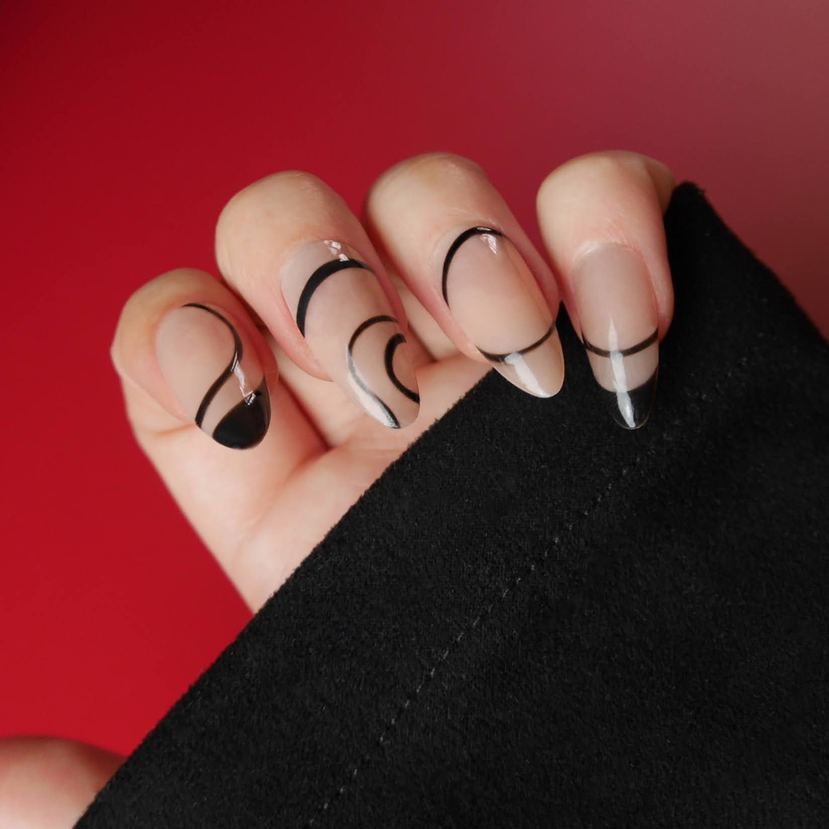 Press on nails : faux ongles personnalisables et faits main, sur mesure. Nail art noir minimaliste