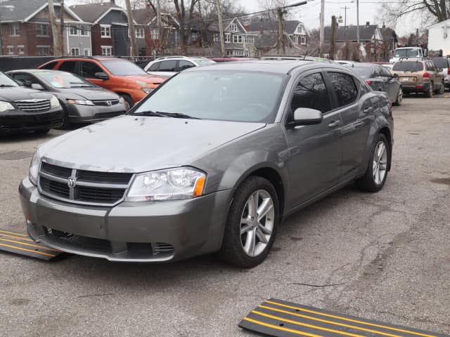 2011 Dodge Avenger Lux's photo