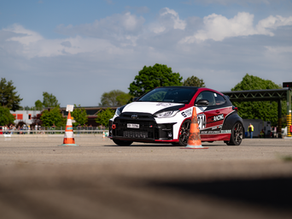 De la moto à la course auto : un parcours à toute allure