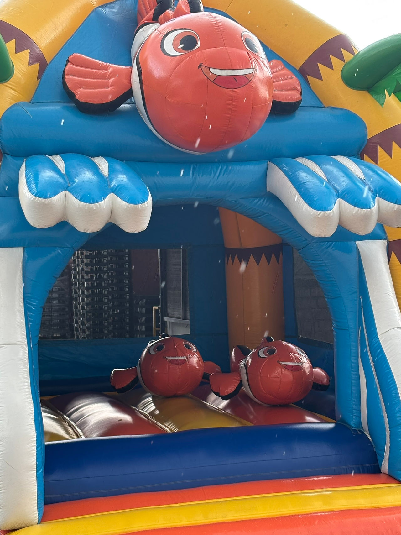 Bouncy castle at the Deinzer Summer Festival
