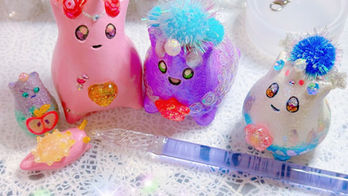 くらぁけん！がずっと欲しかったガラスペン！
ボディーの色は紫(＾＾)💜

2025.6.1
くらぁけん！のアトリエにて。


宇宙　art うちぅじん　うちうじん くらぁけん！　red blue 赤　青　ピンク　黄色 yellow イエロー 風水
 白 white 木 絵 黒 black drawing  ミント green グリーン 緑 ファンタジー  angel fantasy  cosmic star 星 虹 rainbow オーロラ aurora キラキラ pink shiny shine gold キラキラ beads ビーズ レトロ 昭和 UMA つちのこ 都市伝説 SF 未来  アレンジ 可愛い 原宿 渋谷 かわいい ラッキー ハッピー デザート 美味しい  キャラクター ゆるキャラ  オレンジ  絵 ホログラム ブラウン 茶 花 flower
透明 clear 銀 silver クリスタル crystal 青 blue ブルー パール pearl 白 white ホワイト アクア aqua 空 sky  kawaii  heart ハート navy 紺 ネイビー 思い出 キウイ メロン kiwi melon フルーツ fruit 丸 惑星 地球 小さな世界 small world サイバー cyber  東京 ネオン レトロ シティポップ うちうじん 宇宙人 UFO 未確認生命体 未確認飛行物体  レトロ 
cyber サイバー カラフル
初夏 梅雨 GLASS PEN
