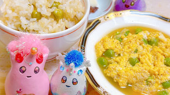 かわいい豆ごはん＆豆の卵とじ🥰
くらぁけん！の母のお友達（農家さん）からのプレゼントのえんどう豆。
コロコロ！プチプチ！💚

Xの ＃くらめし もチェックしてみてね💗


2025.5.25
くらぁけん！のキッチンにて。




宇宙　art うちぅじん　うちうじん くらぁけん！　red blue 赤　青　ピンク　黄色 yellow イエロー 風水
 白 white 木 絵 黒 black drawing  ミント green グリーン 緑 ファンタジー  angel fantasy  cosmic star 星 虹 rainbow オーロラ aurora キラキラ pink shiny shine gold キラキラ beads ビーズ レトロ 昭和 UMA つちのこ 都市伝説 SF 未来  アレンジ 可愛い 原宿 渋谷 かわいい ラッキー ハッピー デザート 美味しい  キャラクター ゆるキャラ  オレンジ  絵 ホログラム ブラウン 茶 花 flower
透明 clear 銀 silver クリスタル crystal 青 blue ブルー パール pearl 白 white ホワイト アクア aqua 空 sky  kawaii  heart ハート navy 紺 ネイビー 思い出 キウイ メロン kiwi melon フルーツ fruit 丸 惑星 地球 小さな世界 small world サイバー cyber  東京 ネオン レトロ シティポップ うちうじん 宇宙人 UFO 未確認生命体 未確認飛行物体  レトロ 
cyber サイバー カラフル
初夏
