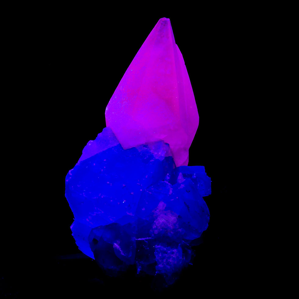 The Gnome - Calcite on Fluorite - Yaogangxian Mine, Hunan, China - Studio Mineralia Earth Art Gallery