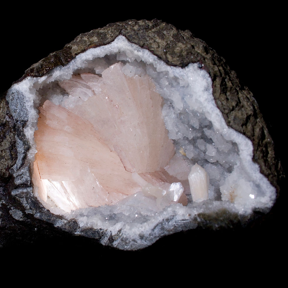 Thumbnail: Heulandite and Stilbite on Blue Chalcedony in a Basalt Geode