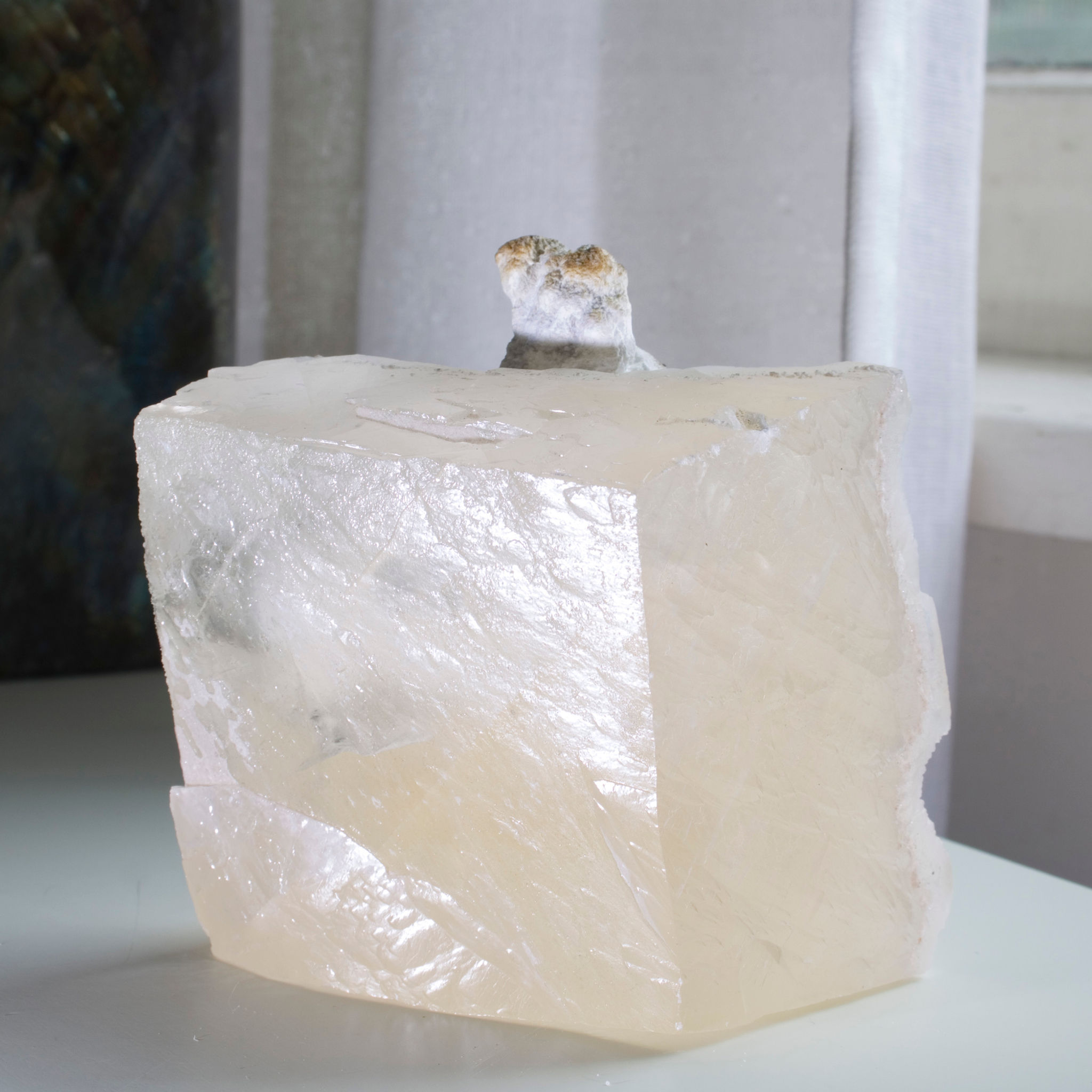 Large Rhombohedral Calcite on Chalcedony