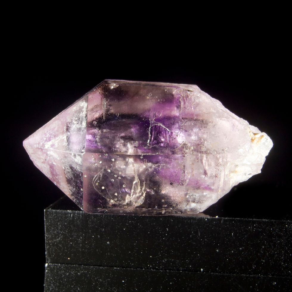 Thumbnail: A highly mobile enhydro inclusion of water with a moving air bubble brings an extra level of fascination to this Amethyst min
