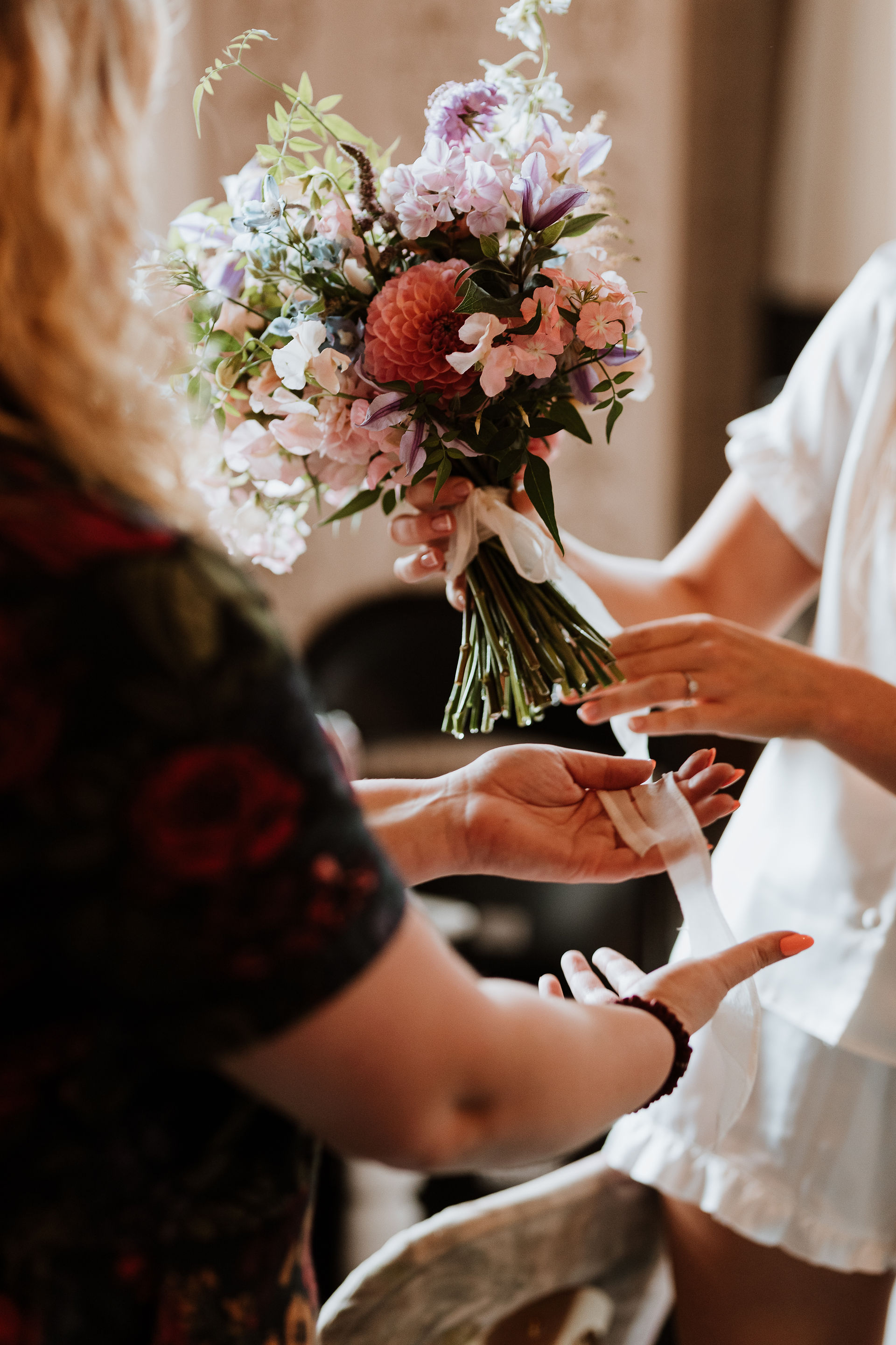 Bridal bouquet delivery, Cotswolds wedding day morning