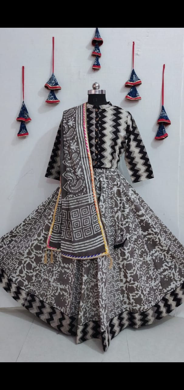 Chaniya choli Top cotton, (Length 17" Skirt cotton, flair 5 MTR, length 38)