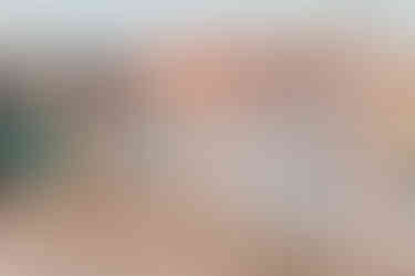 Graffiti na stěně s nápisem You can't stop the wave but you can learn to surf