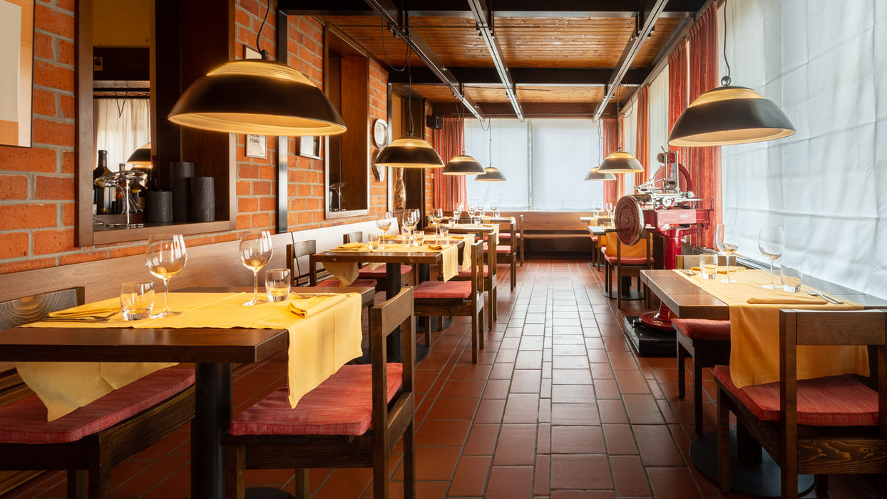 Sala da pranzo Gibigiana apparecchiata