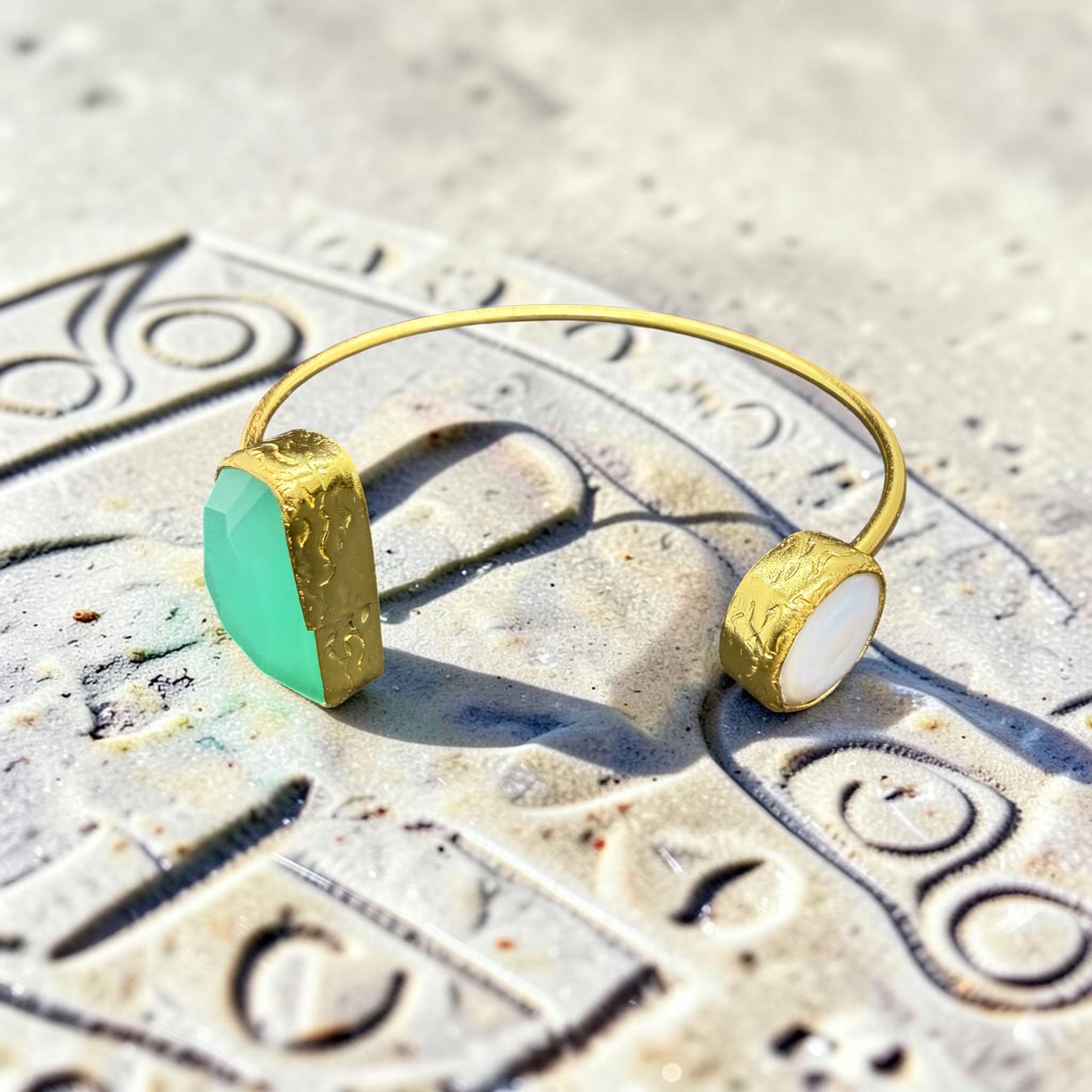 水彩玉髓貝殼手鐲 Watercolor Chalcedony Bangle