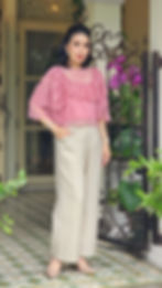 ภาพขนาดย่อ: เสื้อลูกไม้ผ้าโปร่งลายฉลุสวยละมุน ผ้าเนื้อนุ่ม ดีไซน์แขนพองระบาย 2 ชั้น ใส่ดูงาม