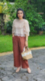 ภาพขนาดย่อ: เสื้อลูกไม้ผ้าโปร่งลายฉลุสวยละมุน ผ้าเนื้อนุ่ม ดีไซน์แขนพองระบาย 2 ชั้น ใส่ดูงาม