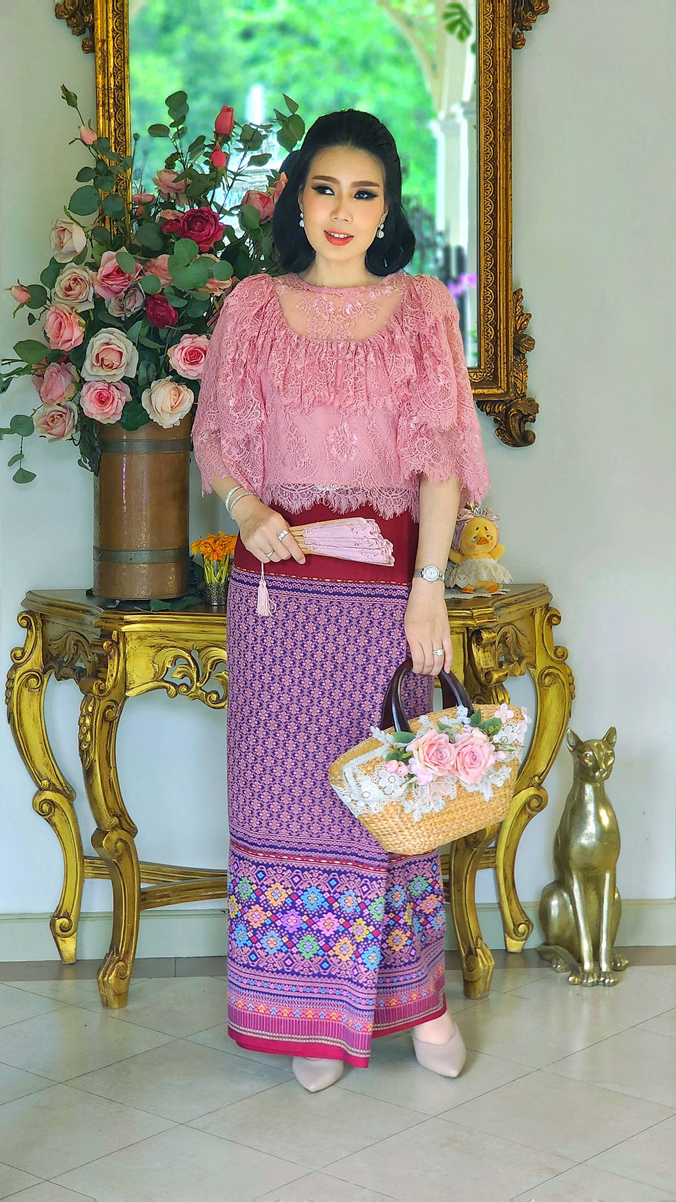 ภาพขนาดย่อ: เสื้อลูกไม้ "สีชมพู" ใส่ออกงานมงคล งานแต่ง งานบุญ แขนระบายซ้อน 2 ชั้น ใส่งามสง่า