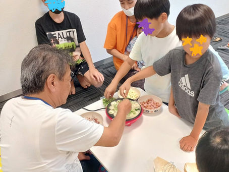 たこ焼き、いかがっすかぁ~♪