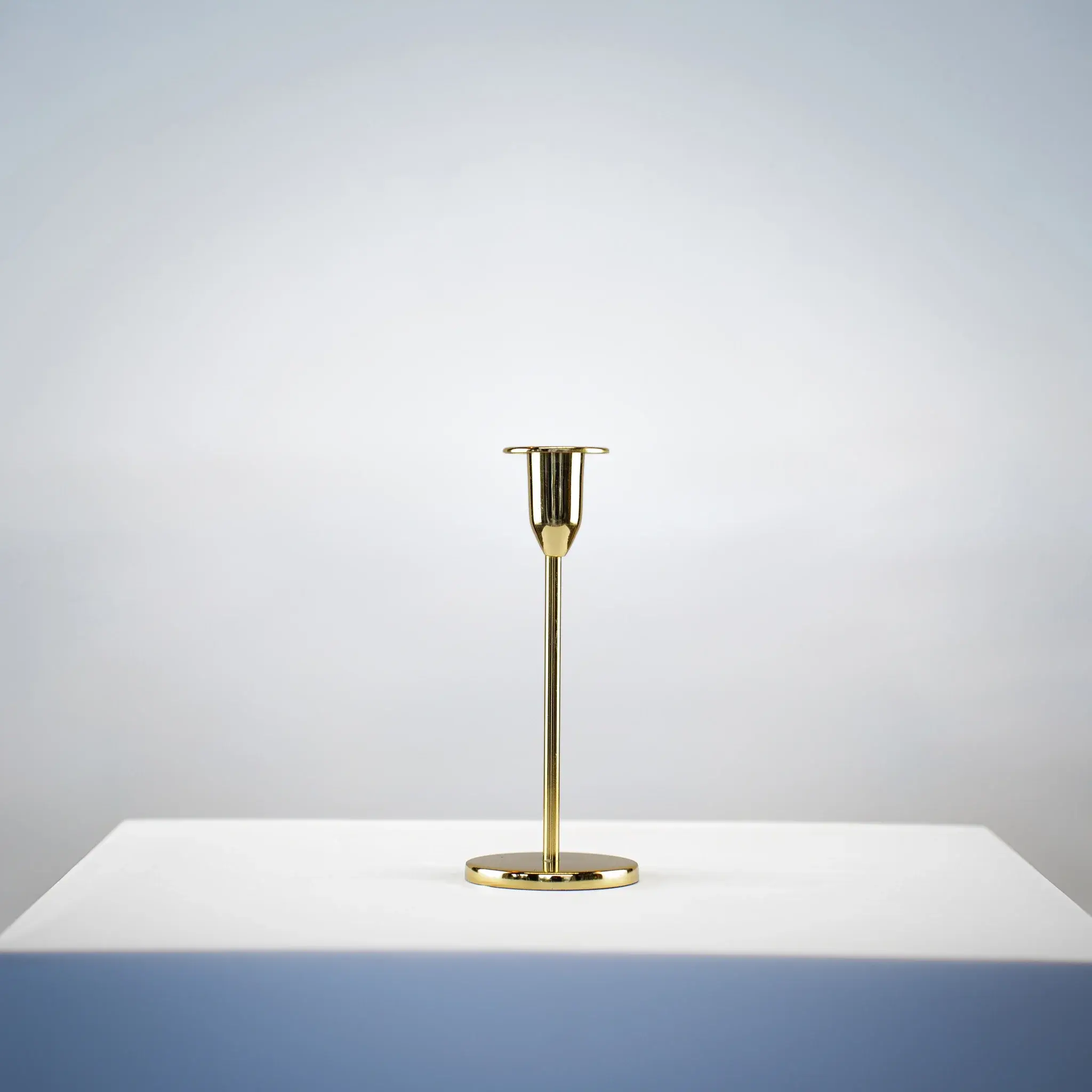 Candle Holder- Gold curve medium