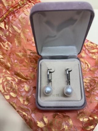 Consignment 14K White Gold Pearl Earrings