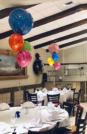 Tie-dye balloon bunches for tables
