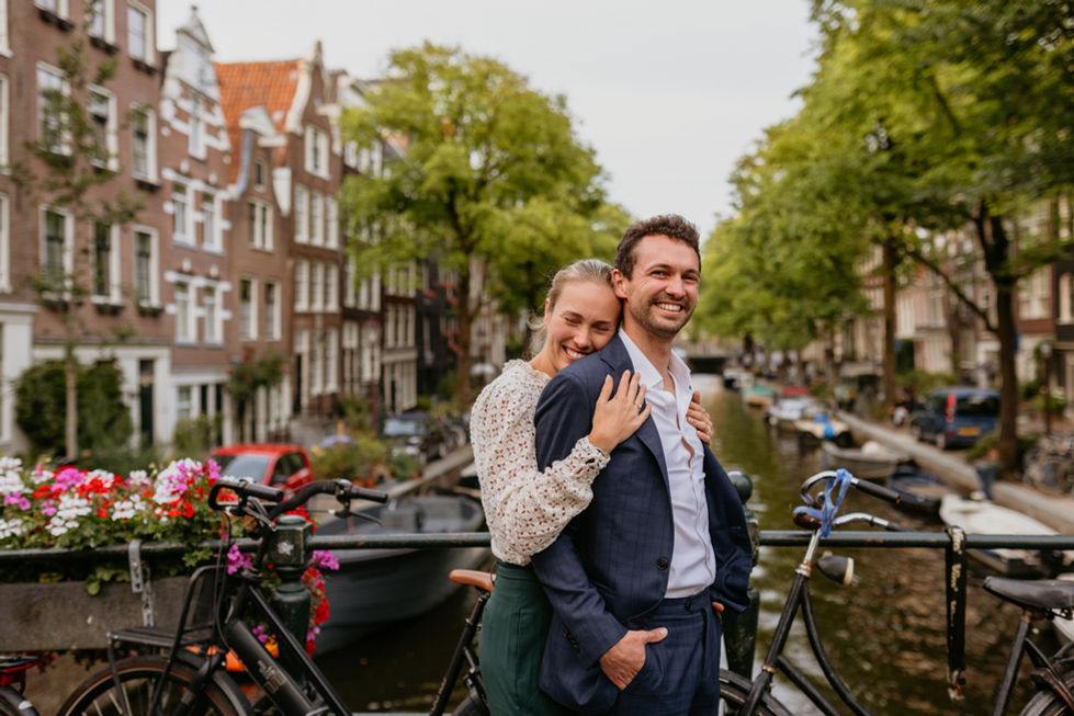 Couple celebrates short engagement shoot in Amsterdam