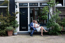 Sitting on the bench - couple photographer in Amsterdam