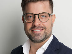 Corporate Event Headshots in Amsterdam: A Smart Way to Capture Professional Images On-Site