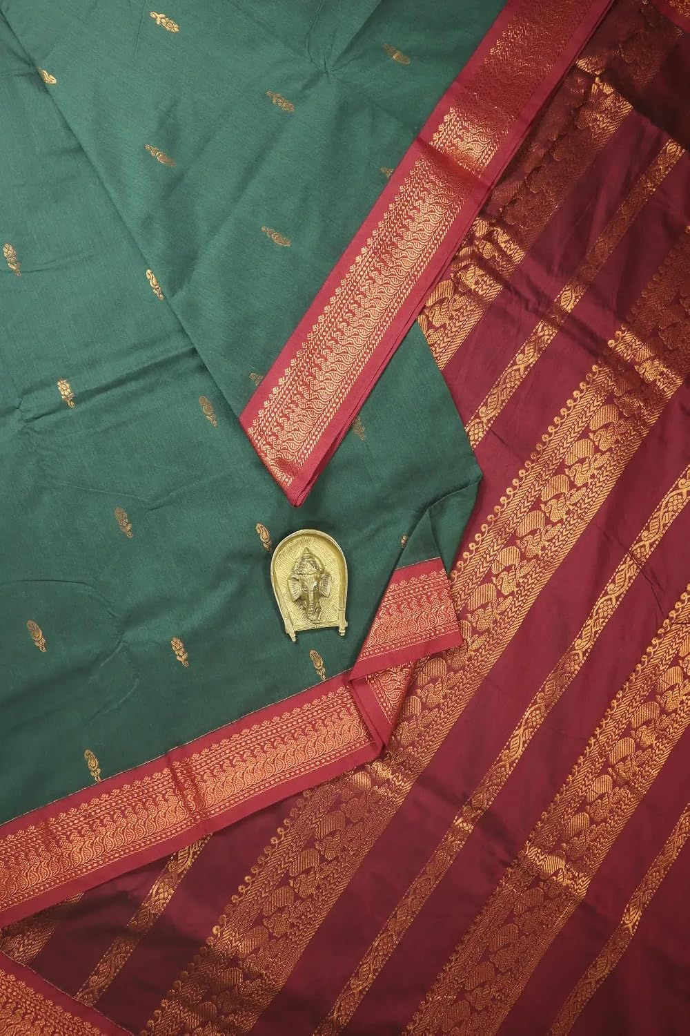 ILAIYAAL CLOTHINGS South Cotton Gadwal Saree for Women | Celebrity Inspired Traditional Ethnic Wear | Chettinad & Kalyani Cotton Sarees | Soft Cotton Saree with Blouse Piece - Green Maroon - Image 4