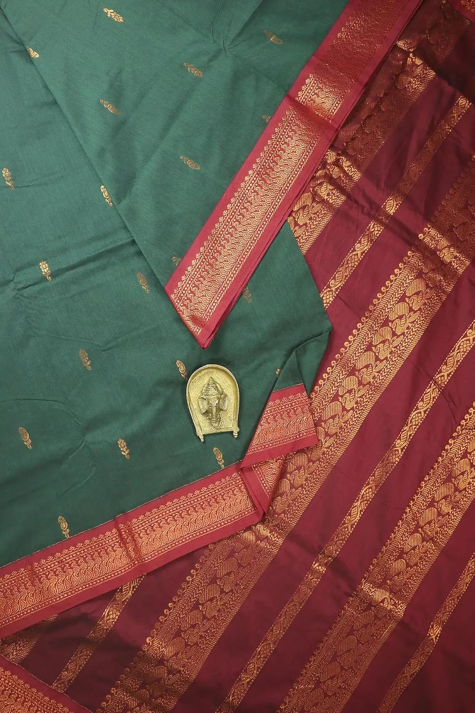 Thumbnail: ILAIYAAL CLOTHINGS South Cotton Gadwal Saree for Women | Celebrity Inspired Traditional Ethnic Wear | Chettinad & Kalyani Cotton Sarees | Soft Cotton Saree with Blouse Piece - Green Maroon - Image 4