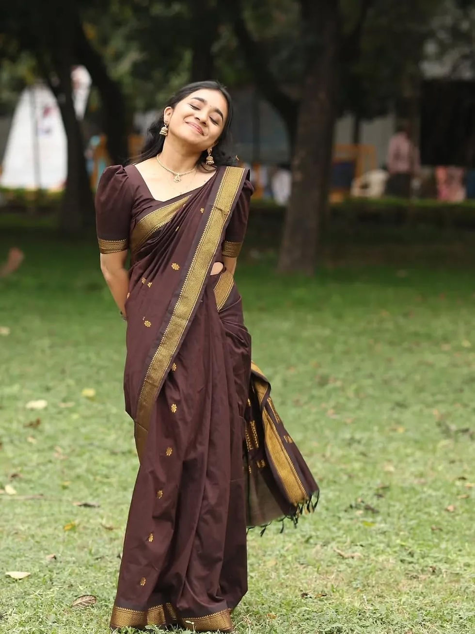 Thumbnail: ILAIYAAL CLOTHINGS South Cotton Gadwal Saree for Women | Celebrity Inspired Traditional Ethnic Wear | Chettinad & Kalyani Cotton Sarees | Soft Cotton Saree with Blouse Piece - Coffee Brown - Image 5