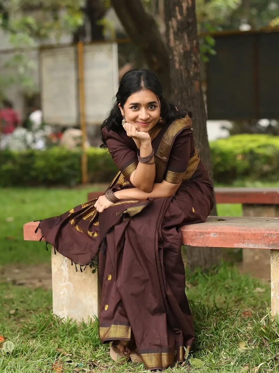 Thumbnail: ILAIYAAL CLOTHINGS South Cotton Gadwal Saree for Women | Celebrity Inspired Traditional Ethnic Wear | Chettinad & Kalyani Cotton Sarees | Soft Cotton Saree with Blouse Piece - Coffee Brown - Image 6
