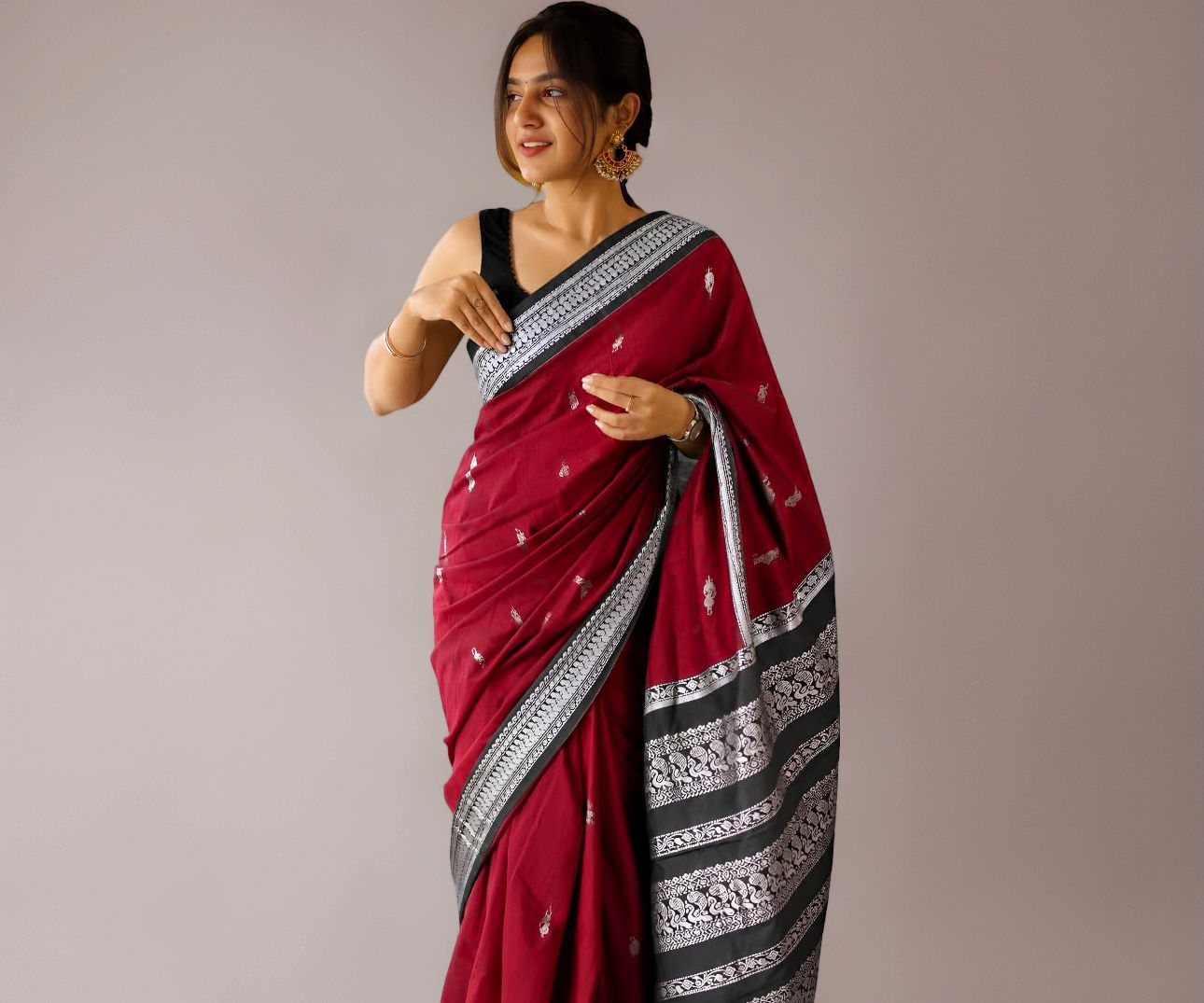 ILAIYAAL CLOTHINGS South Cotton Gadwal Saree for Women | Celebrity Inspired Traditional Ethnic Wear | Chettinad & Kalyani Cotton Sarees | Soft Cotton Saree with Blouse Piece - Red Black Silver - Image 1