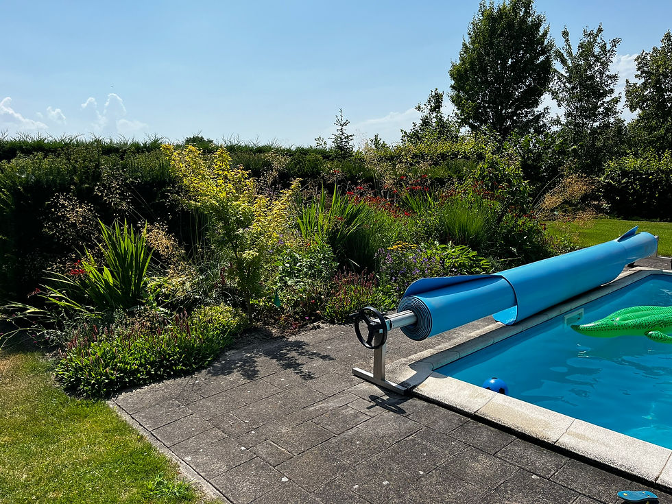 Landelijke tuin met gemengde borders in Someren