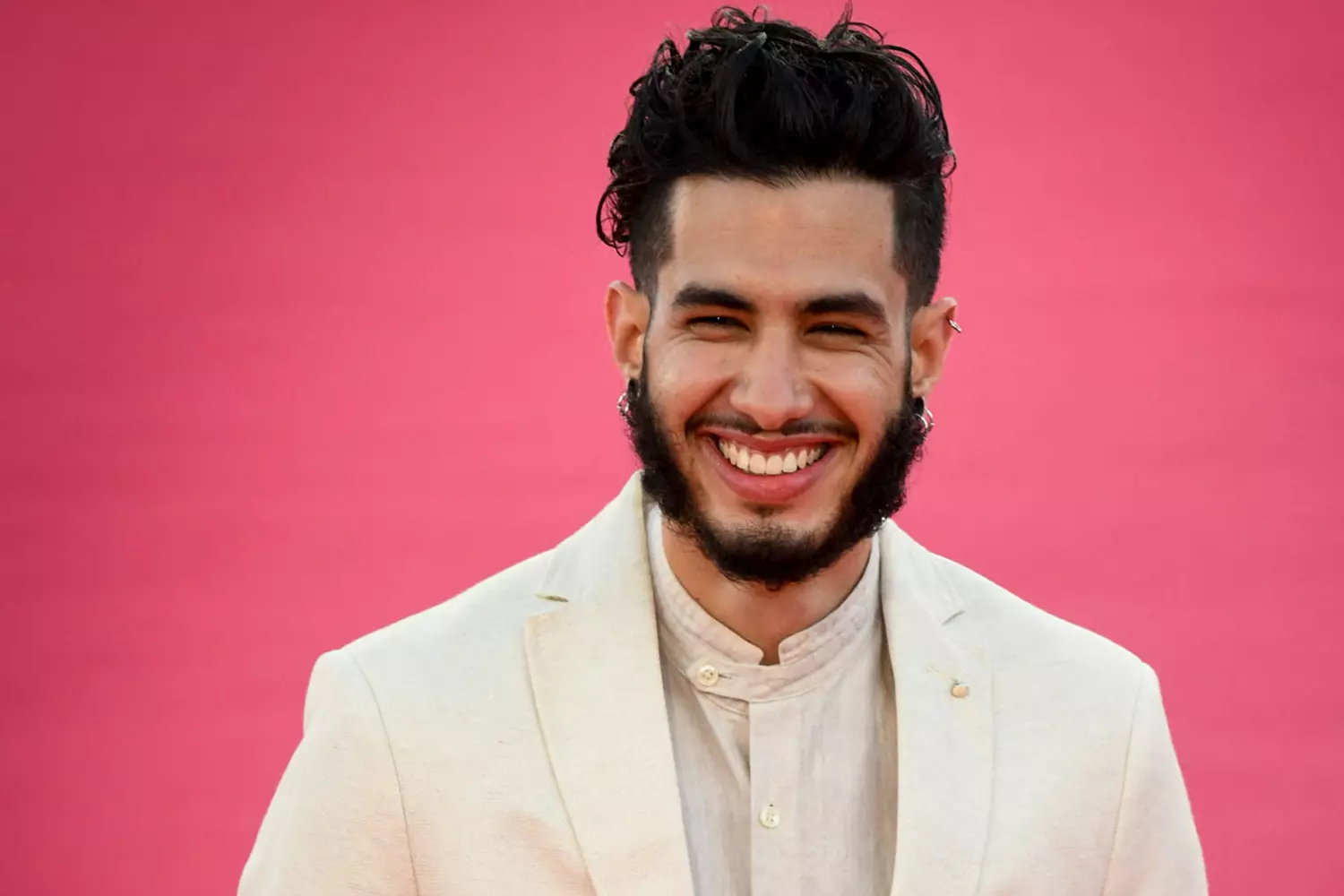 Portrait collectif pour l’Inter-LGBT avec Le Tréma, Cookie Kunty, HoloKid, Mamari, Christophe Madrol, Lolla Wesh, Jonas Ben Ahmed, Tonya Loren, Alexandre Schon. Une photographie forte, symbole de diversité, de fierté et d’inclusion, signée Le Dernier Calendrier.