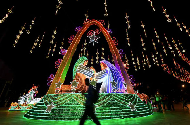 Diciembre, el mes festivo, melancólico, reflexivo y ruidoso. JAIME SALDARRIAGA - AFP