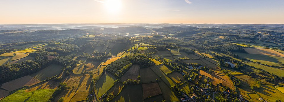 Sunrise_Over_Savault_Village_in_Morvan_2020-07.jpg