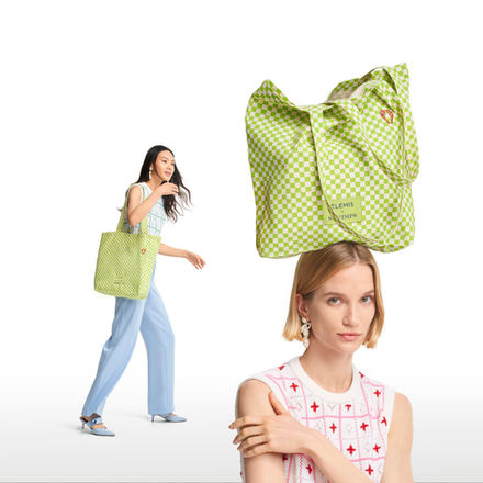 charly-hoyle-motion-art-director-elemis-shrimps-campaign-skincare-beauty-social-strategy-model-ecoute-key-visual-tote