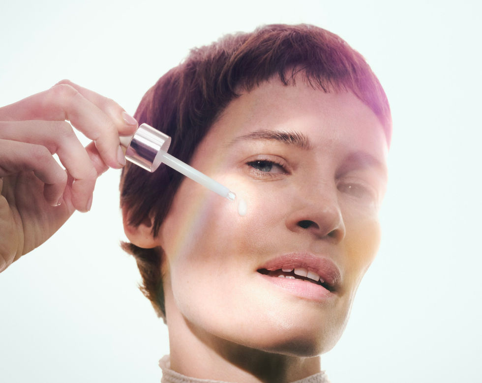 charly-hoyle-motion-art-director-elemis-future-restore-serum-campaign-skincare-model-key-visual-beauty